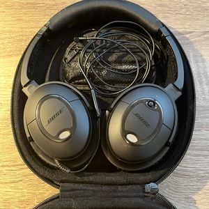 Noise Cancelling Bose headphones